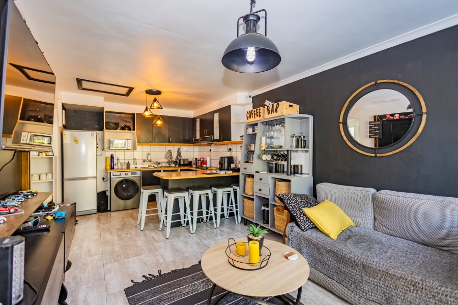 2 Bedroom Property for Sale in Oakglen Western Cape